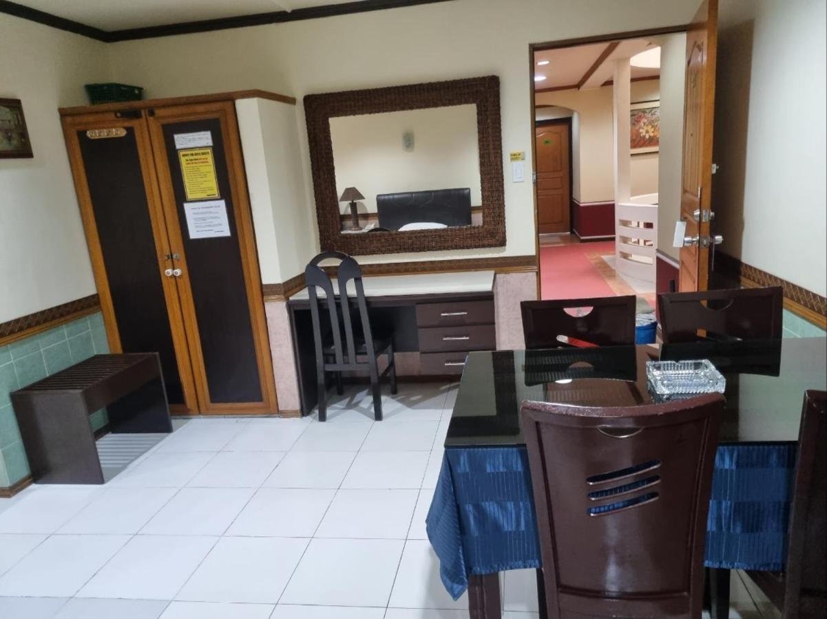 Clark Angeles Tiger Hotel Exterior photo